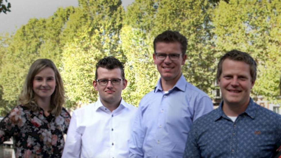 Tim van der Mark (tweede van links)