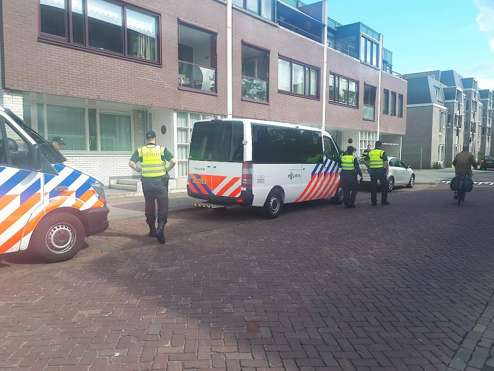 Politie arriveert bij gemeentehuis in Boxtel,