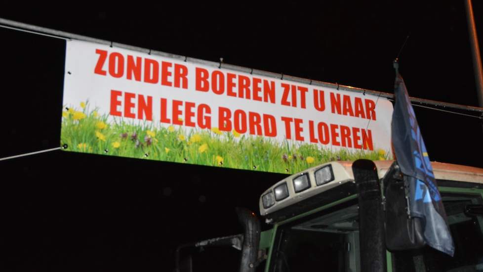 Veel trekkers zijn voorzien van spandoeken.