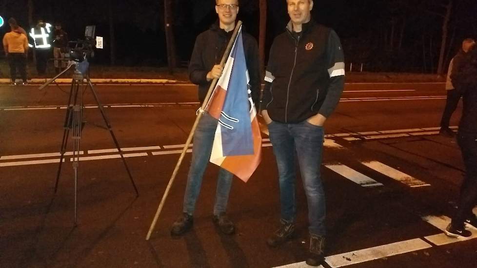 Dirk Jan uit Waskemeer (FR) is kalverhouder en akkerbouwer. Hij is naar Bilthoven gereisd. Hij verwacht van de protestbijeenkomst dat er serieus over stikstof gesproken wordt en dat de metingen door het RIVM openbaar worden. Hij vindt dat er nieuwe beleid