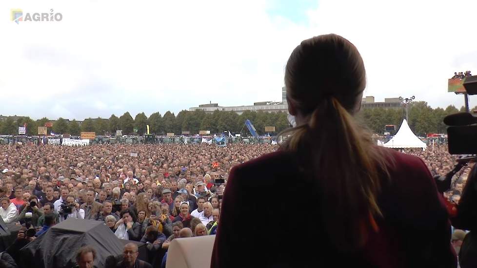 paspoort aanvragen den haag buitenland youtube