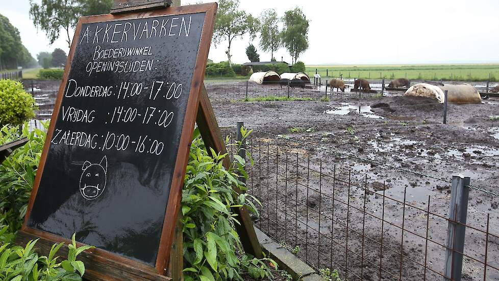 Op de boerderij van het Akkervarken kunnen mensen terecht voor de vleesverkoop, excursies en feestjes.