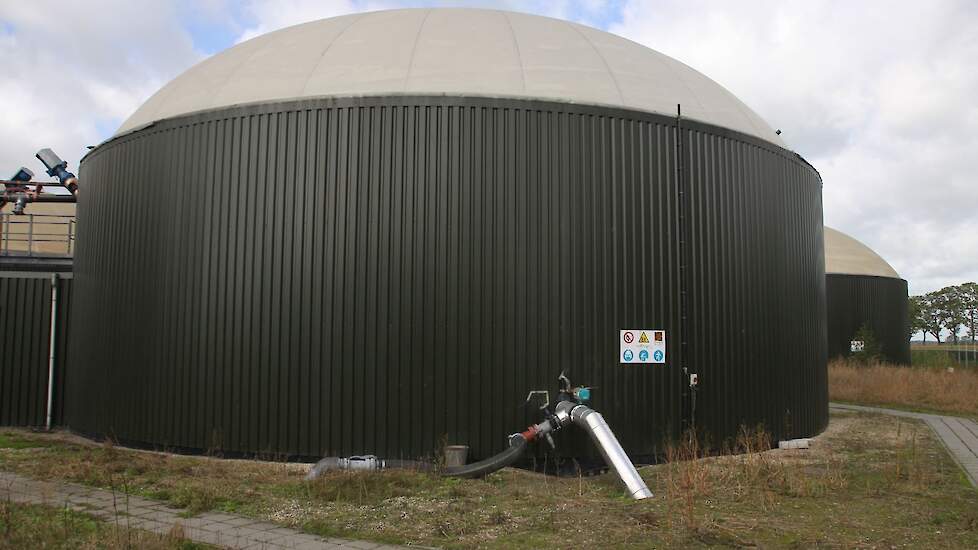 Mestverwerking reduceert de CO2-uitstoot (inclusief methaan) per saldo, zeggen Wageningse wetenschappers.