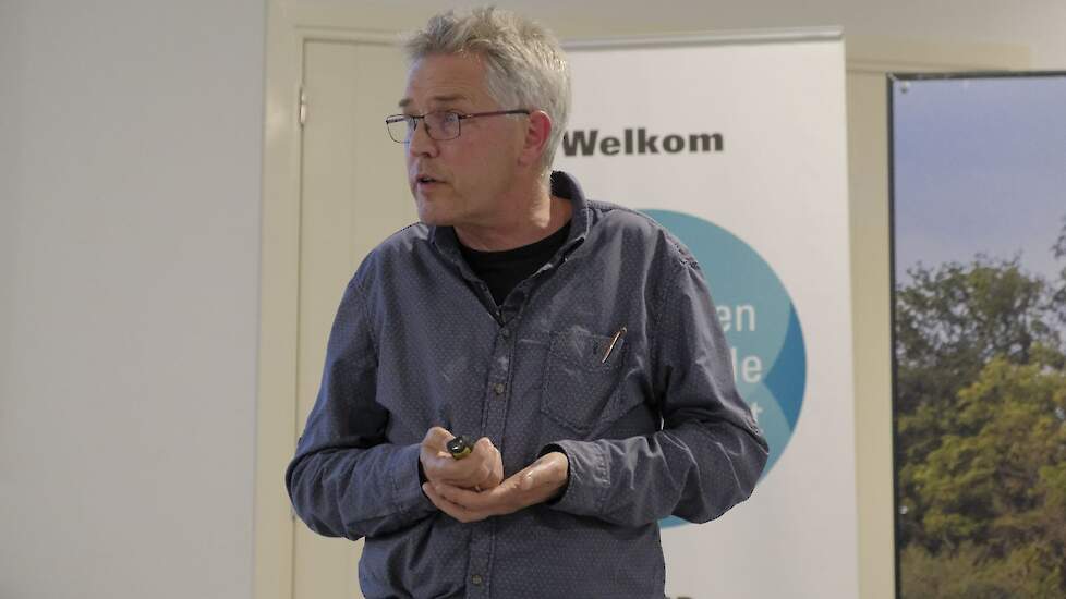 Programmadirecteur Alfred van Lenthe van CoViVa gaf uitleg over het Nationale PRRS-plan.