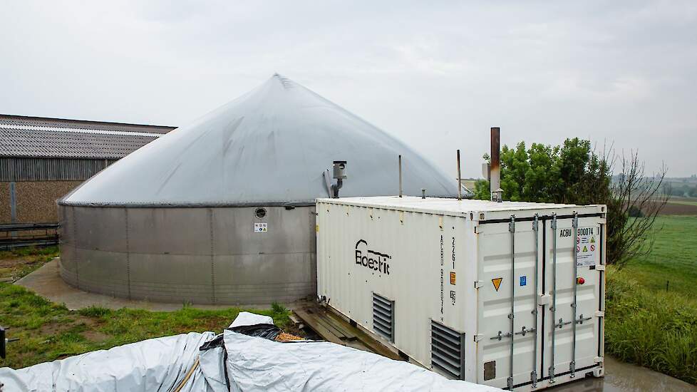 Een pocketvergister van Biolectric bestaat uit twee delen: een container waarin alle technische componenten samengebracht worden en een silo waar de verse mest in gepompt wordt.