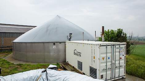 Een pocketvergister van Biolectric bestaat uit twee delen: een container waarin alle technische componenten samengebracht worden en een silo waar de verse mest in gepompt wordt.