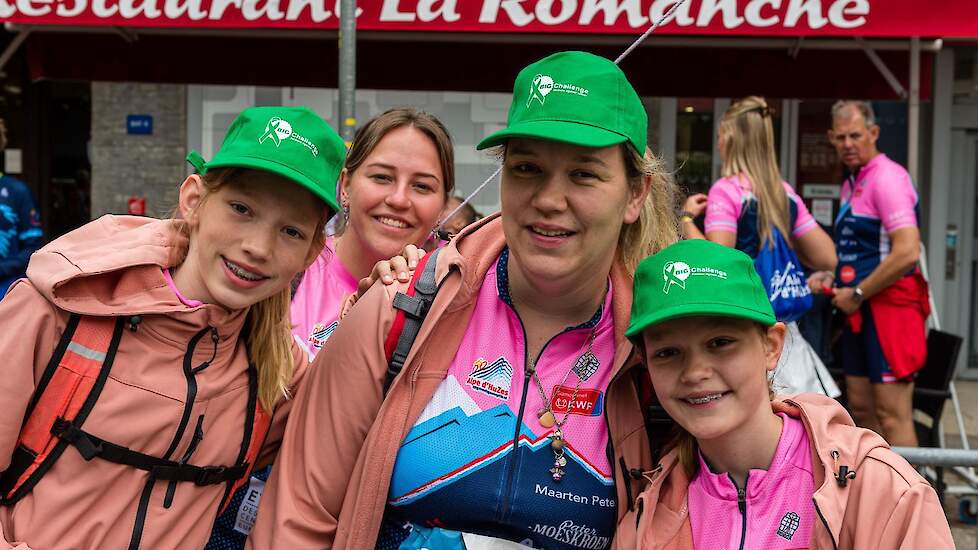 Melkveehoudster Yvonne Knapen uit Veulen liep de Alpe d'HuZus: „Het was heel bijzonder om deze week samen met mijn dochters te beleven. In 2017 ben ik met team Agrifac mee geweest naar Alpe d’HuZes. Toen waren mijn dochters nog te jong. Nu we dit samen he