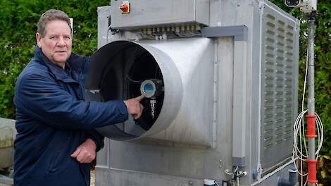 De ammoniakfiltermachine van Klaas de Boer uit Opperdoes (NH) wordt momenteel getest bij een pluimveehouder.