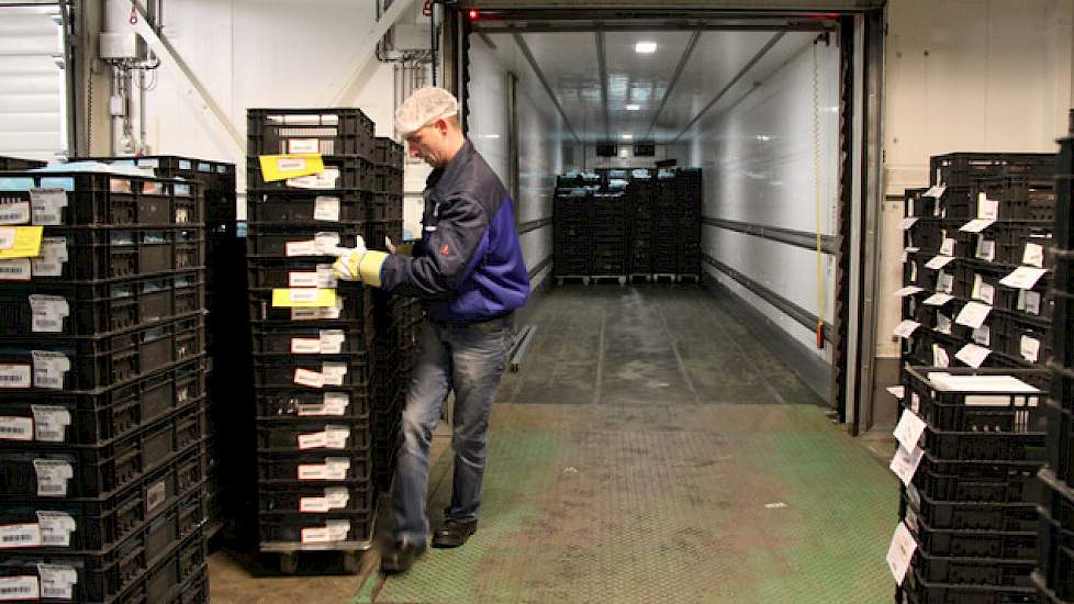Tweemaal daags worden de artikelen uitgeleverd aan de supermarkten.