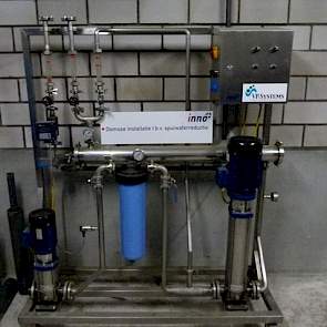 De gebroeders Van Nuland gaan werken met een inpandige biologische combi luchtwasser die 85 procent ammoniak en 75 procent geurreductie behaalt. Ze hebben gekozen voor deze wasser omdat ze niet met zwavelzuur willen werken. Over de de werking van chemisch