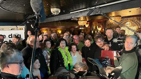 Caroline van der Plas wacht met haar familie op de eerste exitpoll.