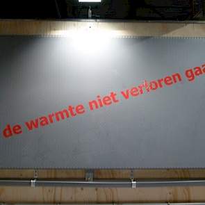 Om warmte uit een luchtkanaal of afdeling op te nemen, ontwikkelde Kleventa uit Lichtenvoorde een paneel. De panelen kunnen als radiator in een afdeling dienen of als biggen- onderkruip. De biggen onderkruipplaten zijn aan de bovenkant geïsoleerd en afgew