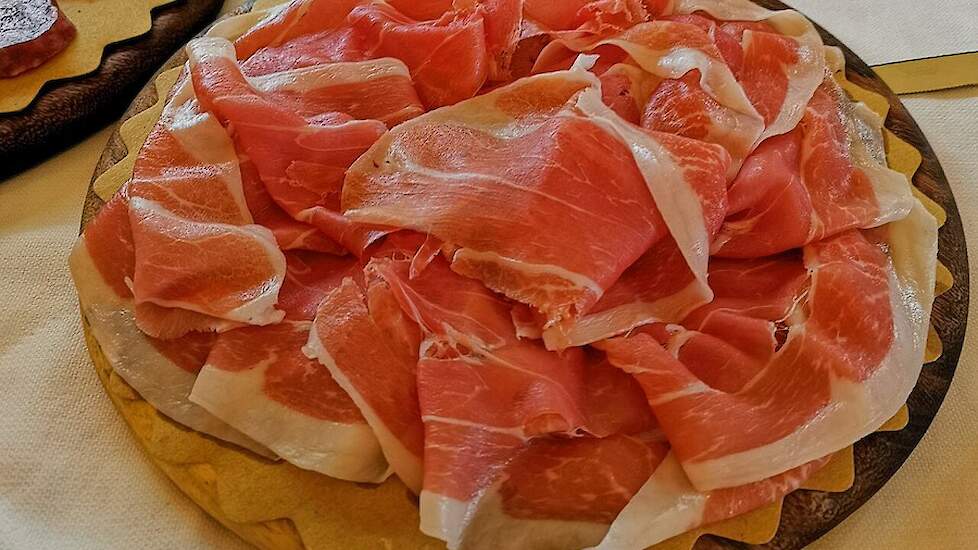 Gesneden parmaham.