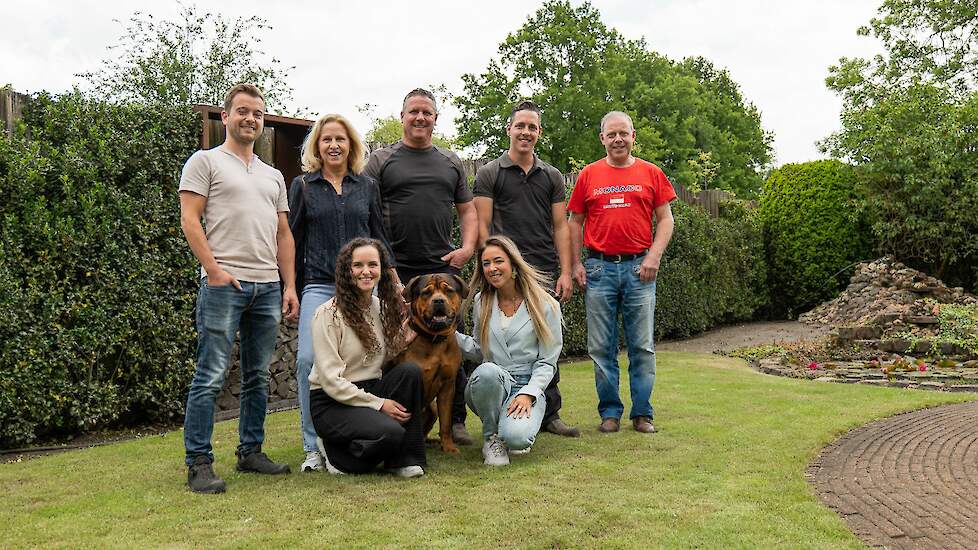 v.l.n.r. (achter): Loek, Margo, Toon, Twan, Tonnie; (voor): Suzanne, Baco, Chantal.