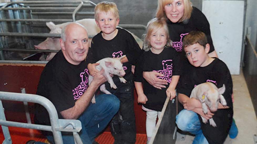 Marcel van den Berkmortel uiterst links is spreker tijdens de Thema-avond Markt woensdag 12 maart 2014 van Pig Business.