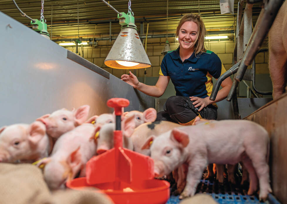 „De ene dag zit ik verdiept in wetenschappelijke literatuur, de andere dag sta ik tussen de dieren”, aldus Britt