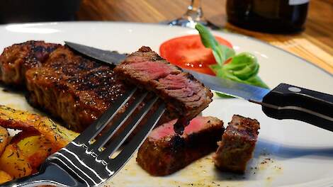 Augustus: Rood vlees ondersteunt geestelijke gezondheid, 365.000 euro boete ingetrokken, 112.000 euro boete