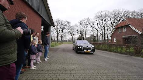 Eerste werkbezoek minister aan melkveehouder Gezino Engberts