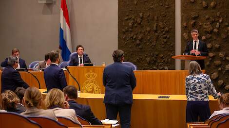 Kamer heeft het vooral over stikstof: coalitie trekt grenzen, oppositie biedt wisselgeld
