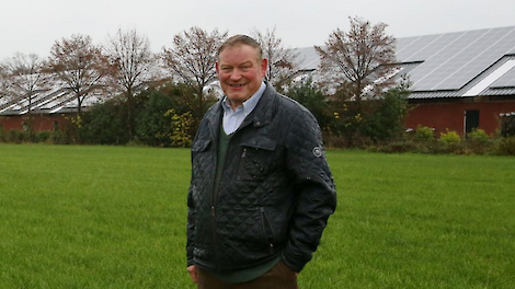 Een van langstzittende raadsleden: varkenshouder Henk Meerdink (82) weer beëdigd in Aalten