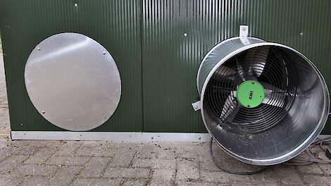 Adviescommissie: ‘Baseer nieuwe regels geurhinder niet alleen op individuele veehouderijen’