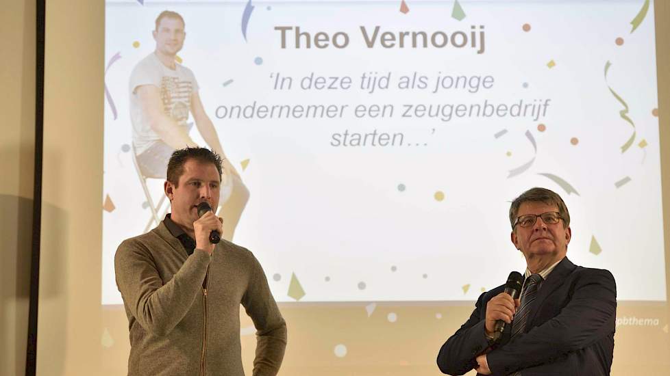 Varkenshouder Theo Vernooij is nog een jonge boer. Hij heeft het bedrijf van Jan Overeem overgenomen en zijn leven van stabiliteit ingeruild voor het agrarisch ondernemersschap. „Sommigen verklaarden mij voor gek, dat ik in die tijd een zeugenbedrijf over