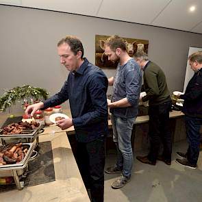 Dit keer geen traditionele Pig Business gehaktballen, maar een culinaire varkensvleesbarbecue van de varkens van 'Ons Boerenerf'.