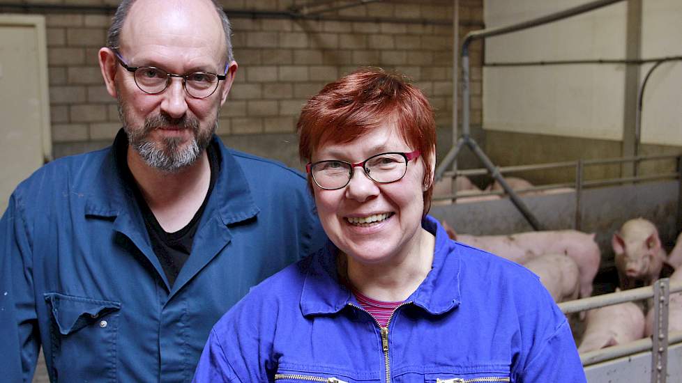 Johan (57) en Bertha (61) hebben geen opvolger. Hun enige zoon heeft gekozen voor een carrière in de melkveesector; hij werkt bij melkrobotfabrikant Lely. Johan en Bertha vinden het jammer dat het bedrijf, dat Johan van zijn vader heeft overgenomen, op te