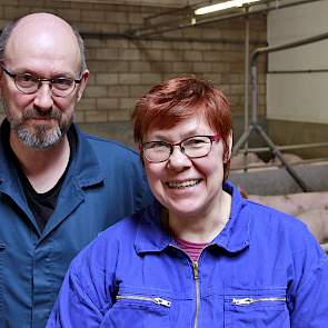 Johan (57) en Bertha (61) hebben geen opvolger. Hun enige zoon heeft gekozen voor een carrière in de melkveesector; hij werkt bij melkrobotfabrikant Lely. Johan en Bertha vinden het jammer dat het bedrijf, dat Johan van zijn vader heeft overgenomen, op te