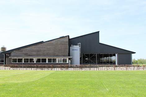 De eerste HyCare Melkvee Rendementsstal van Jos Seuntiëns is gevestigd in Knegsel.